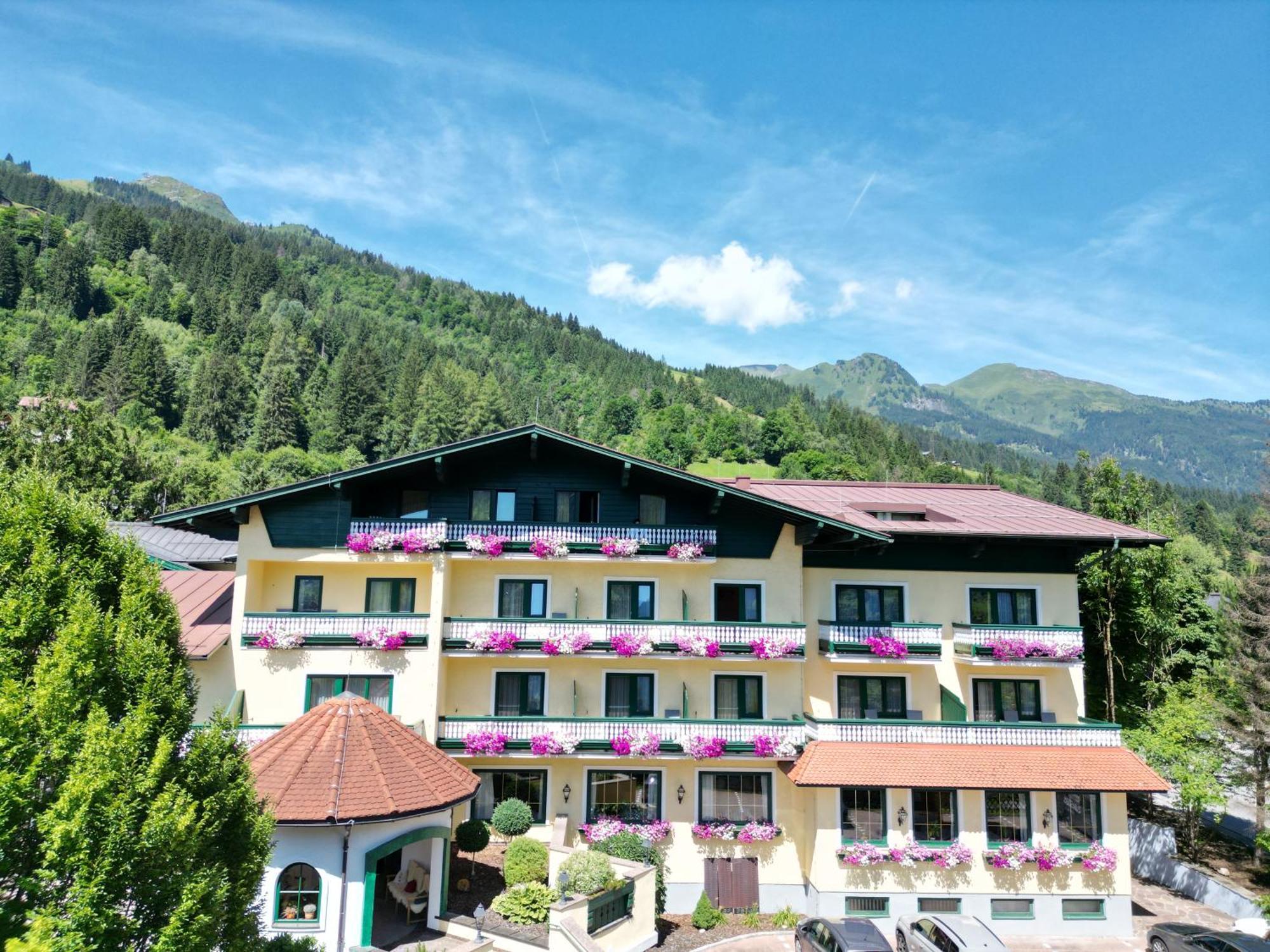 Hotel Zum Stern - Bergbahnen Inklusive Im Sommer 2025 Бад-Гофгаштайн Екстер'єр фото